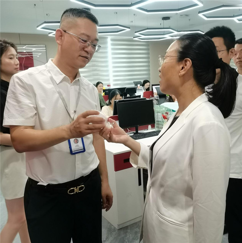 区向导莅临指导，，，，，，，相助助力自贸港